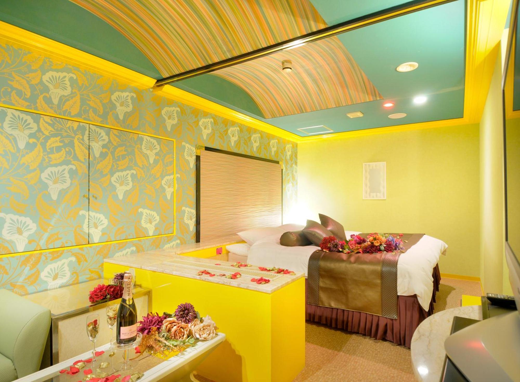 Hotel Love Ikutama -Adult Only Osaka Exterior photo
