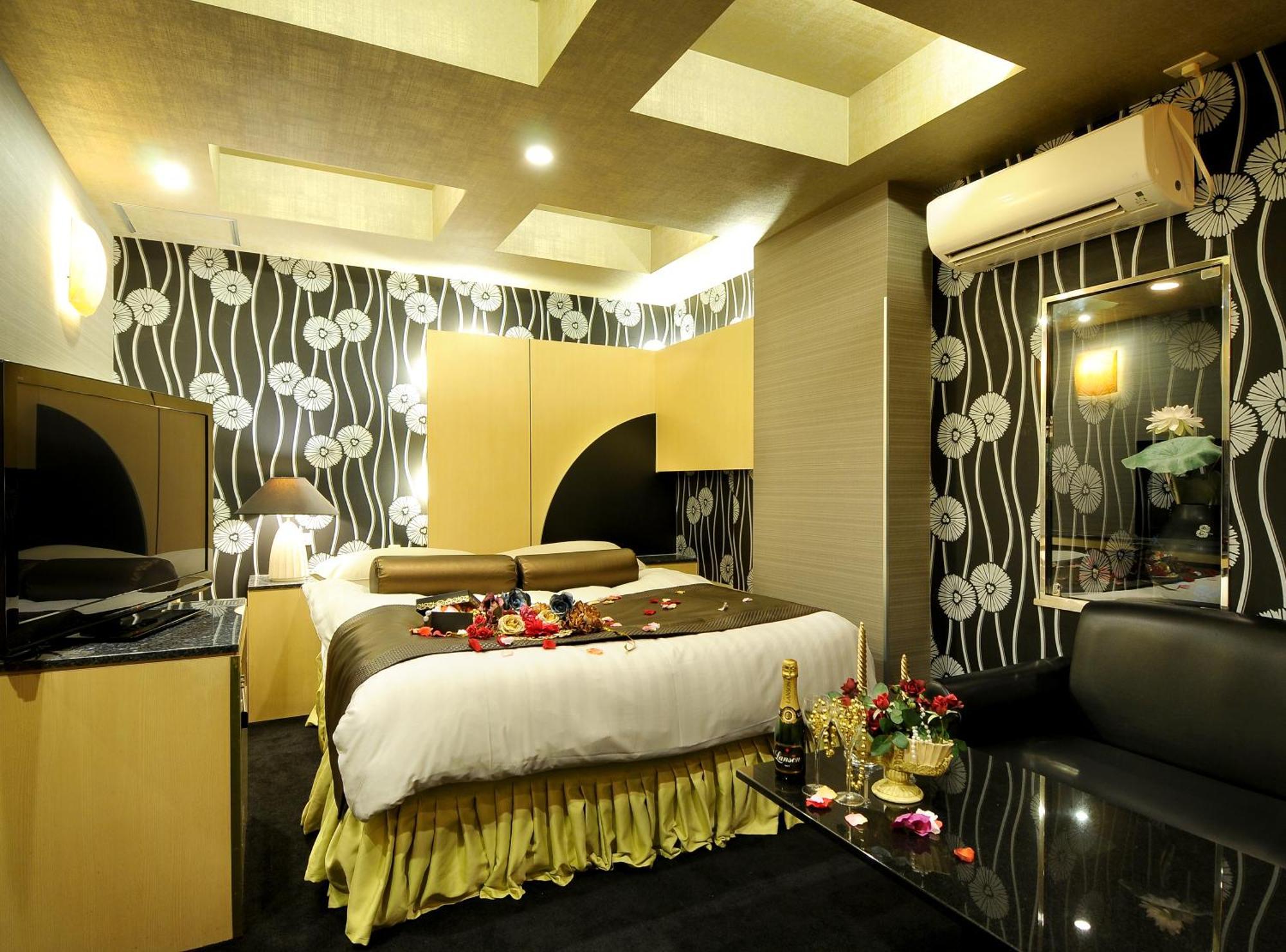 Hotel Love Ikutama -Adult Only Osaka Exterior photo