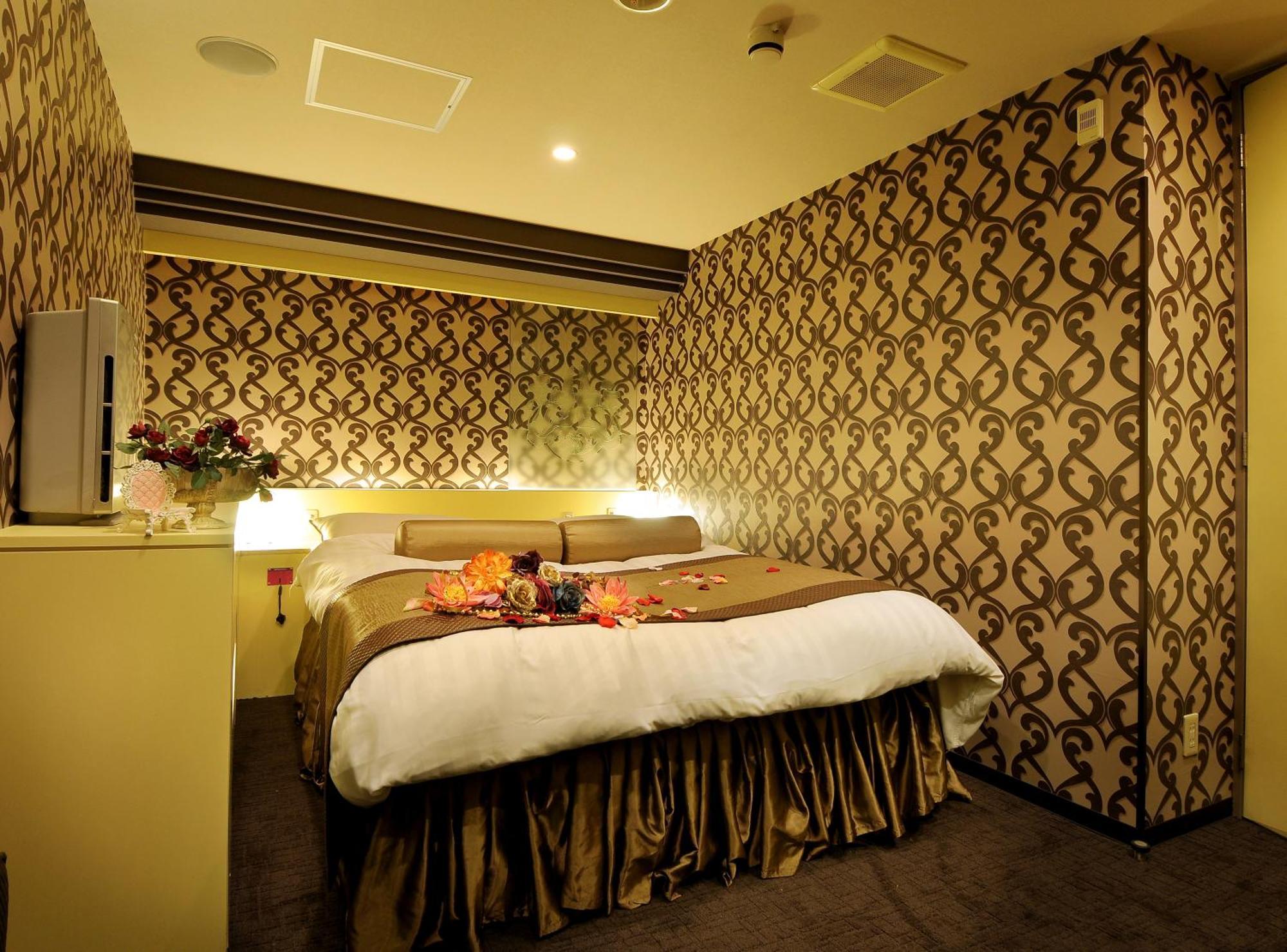 Hotel Love Ikutama -Adult Only Osaka Exterior photo
