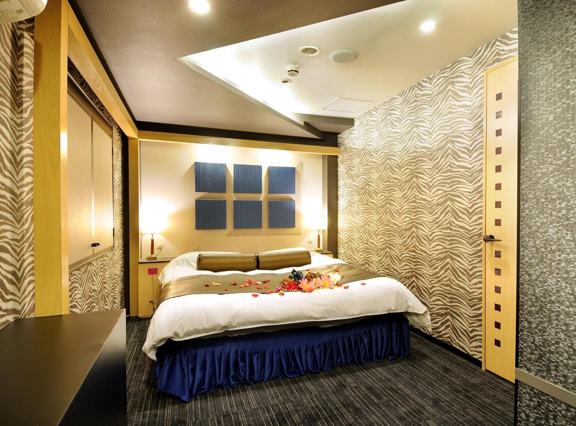 Hotel Love Ikutama -Adult Only Osaka Exterior photo