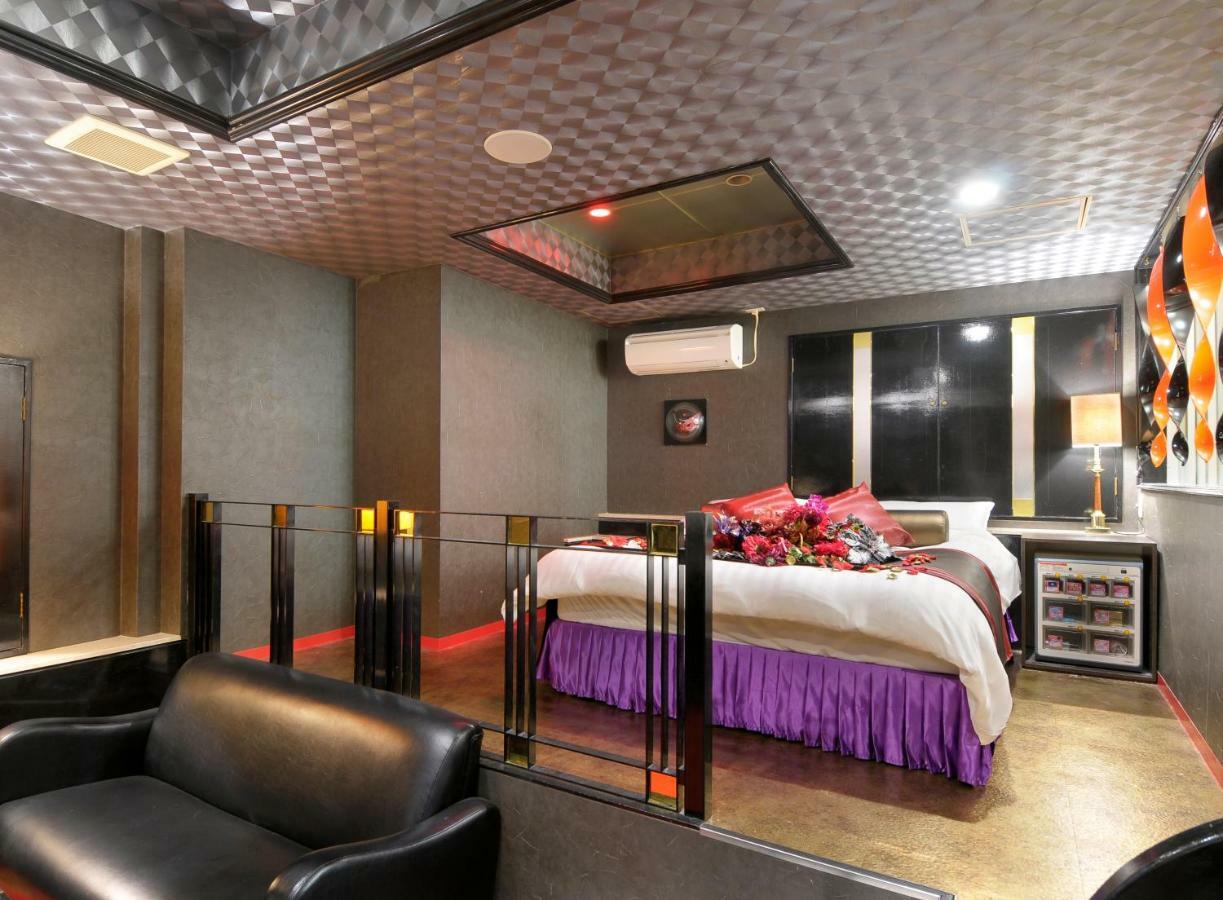 Hotel Love Ikutama -Adult Only Osaka Exterior photo